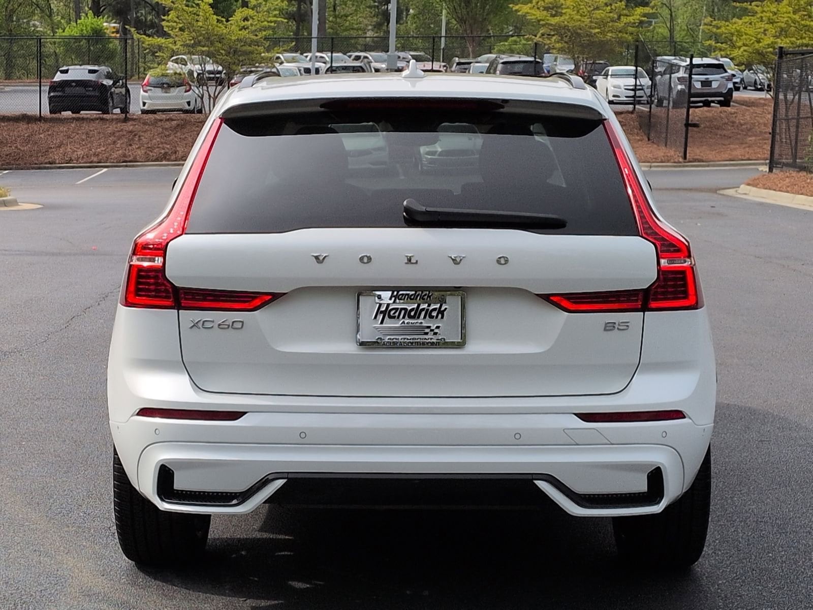 2023 Volvo XC60 Ultimate Dark Theme photo 3