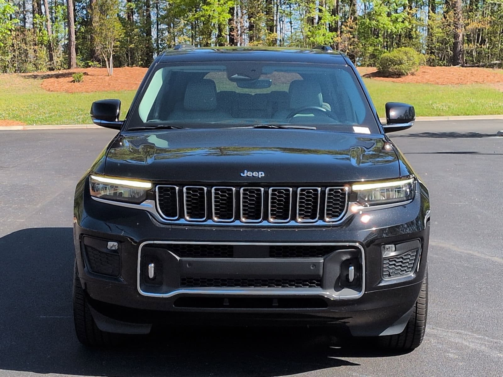 2022 Jeep Grand Cherokee L Overland photo 2