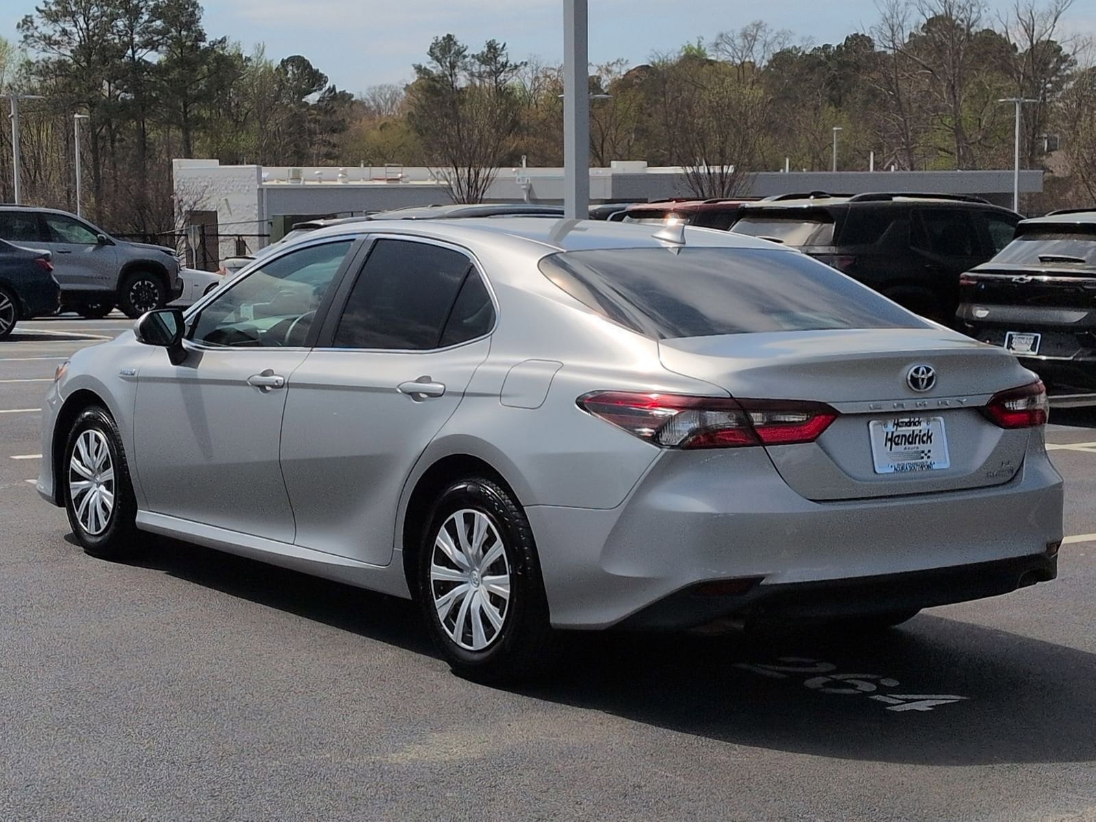 2021 Toyota Camry Hybrid LE photo 3