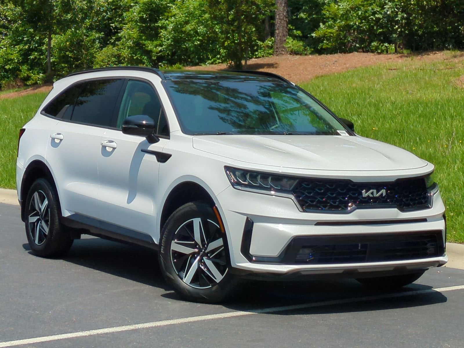 Used 2022 Kia Sorento EX with VIN 5XYRH4LF3NG090818 for sale in Charlotte, NC