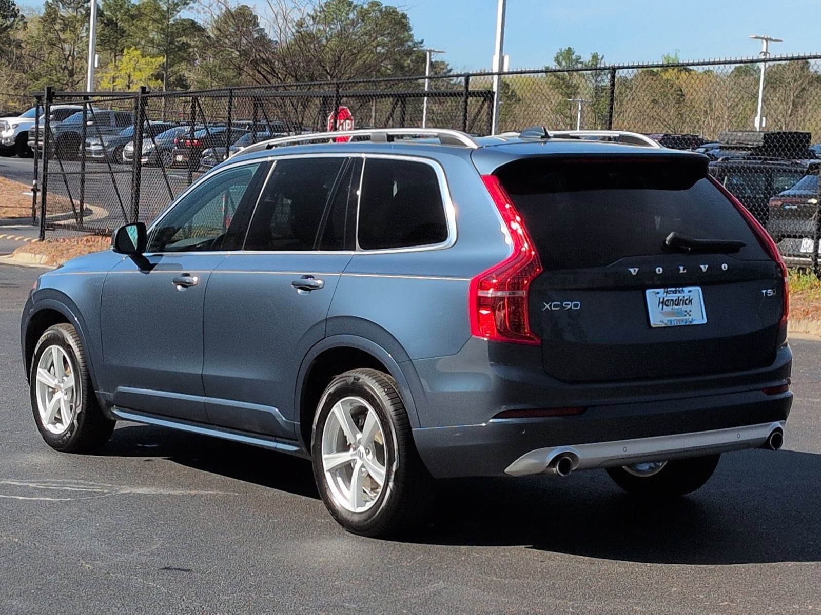 2019 Volvo XC90 Momentum photo 3