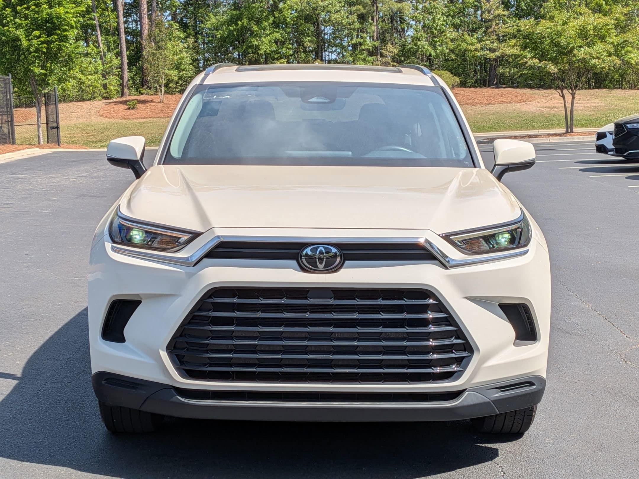 2024 Toyota Grand Highlander XLE photo 2