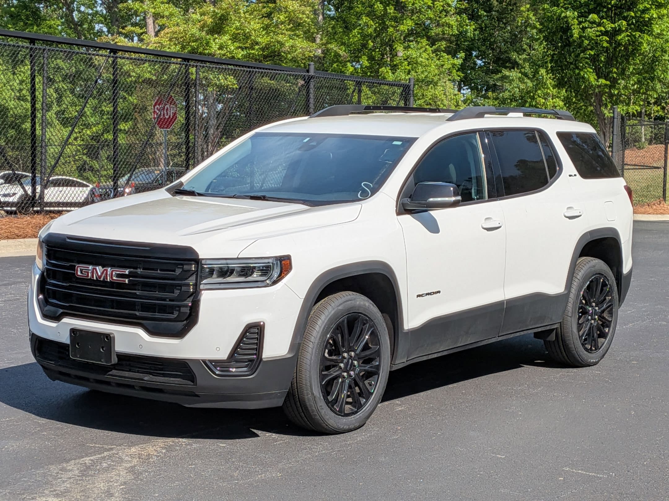 2023 GMC Acadia SLE photo 5