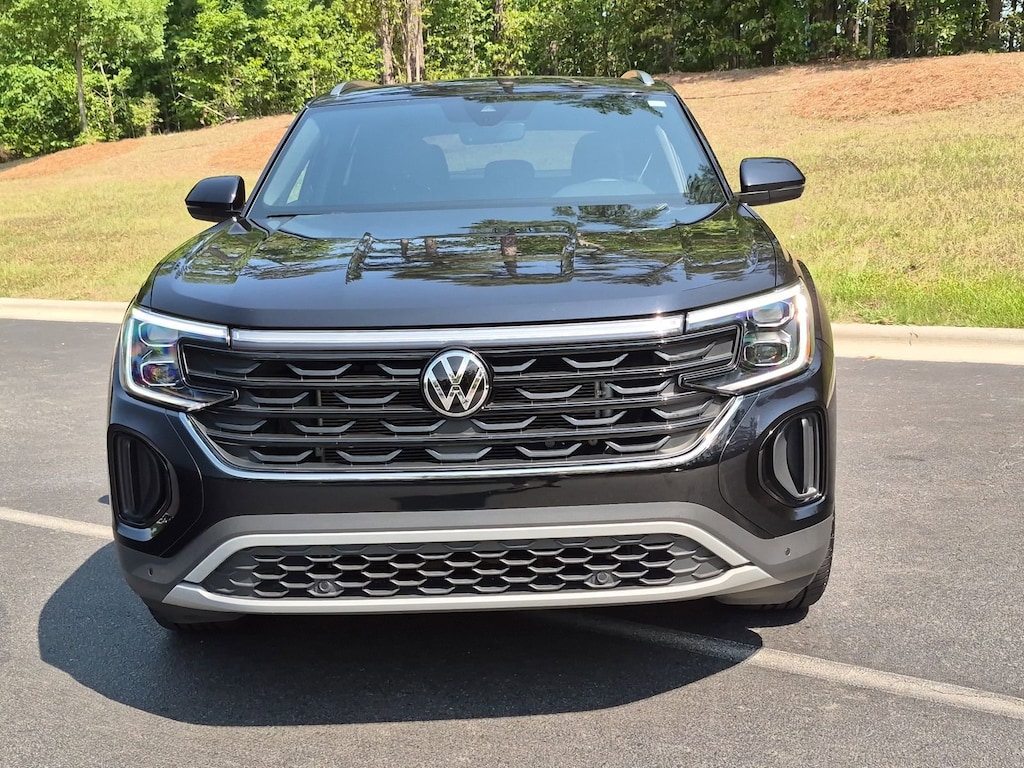 Used 2024 Volkswagen Atlas Cross Sport 2.0T SE w/Technology SUV