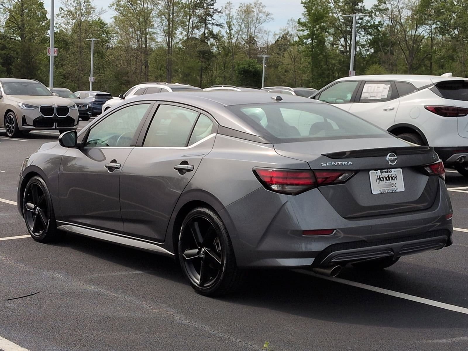 2021 Nissan Sentra SR photo 3
