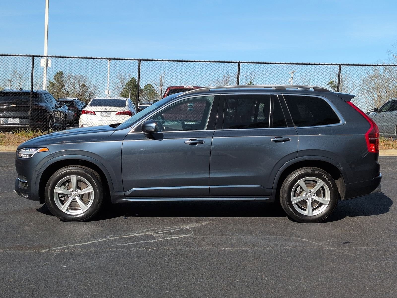 2019 Volvo XC90 Momentum photo 6