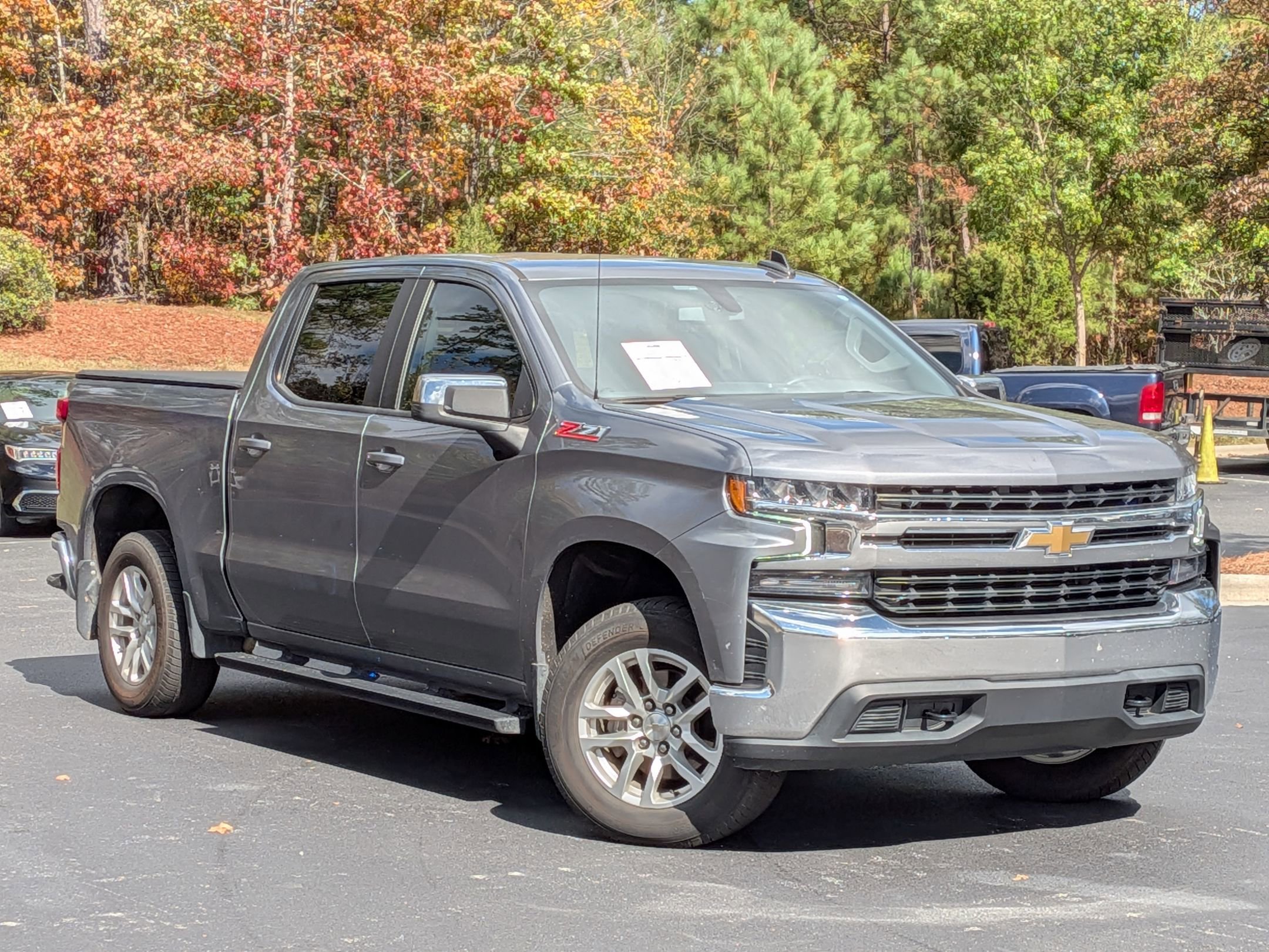 2022 Chevrolet Silverado 1500 LT photo 2