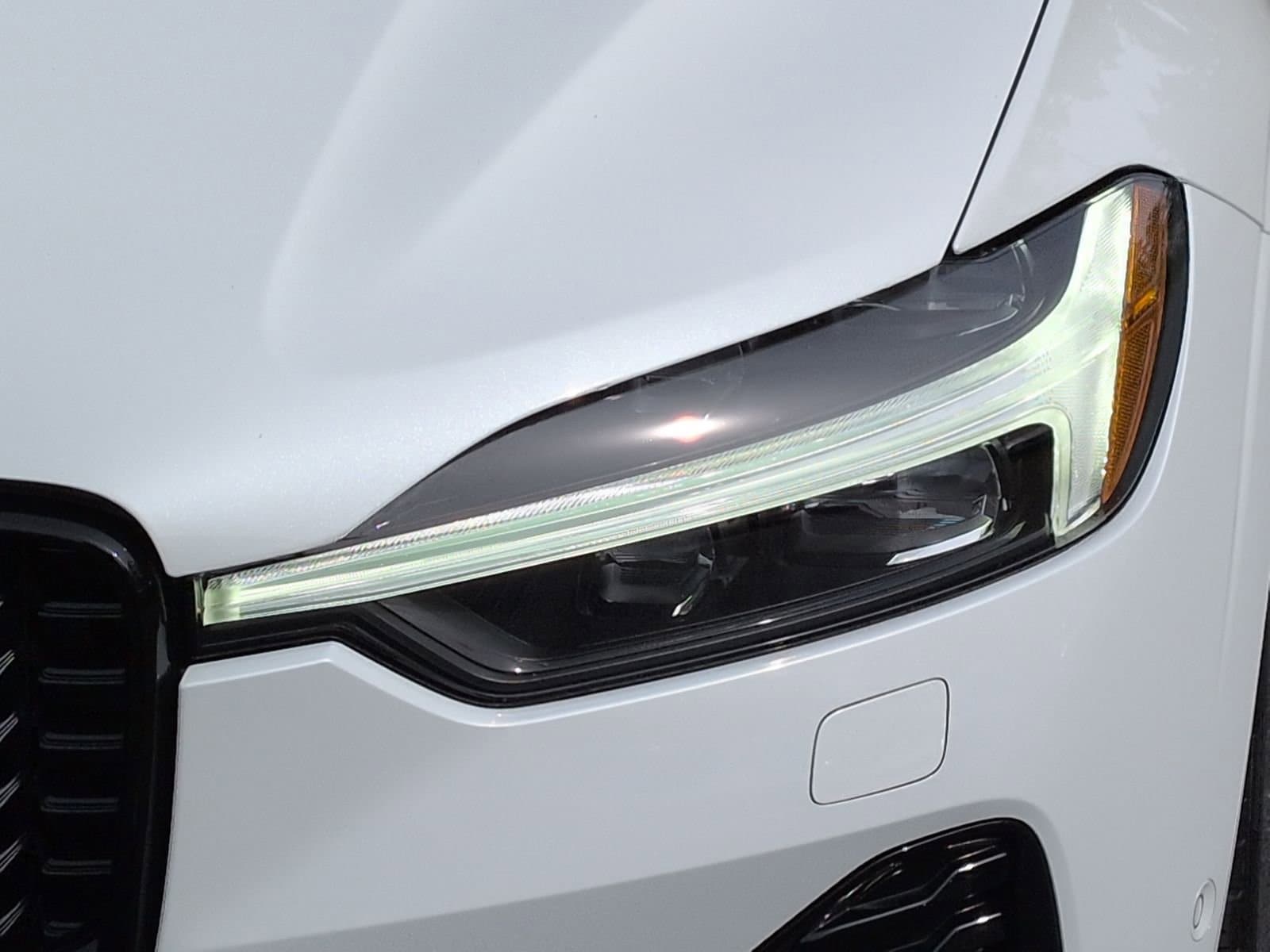 2023 Volvo XC60 Ultimate Dark Theme photo 4