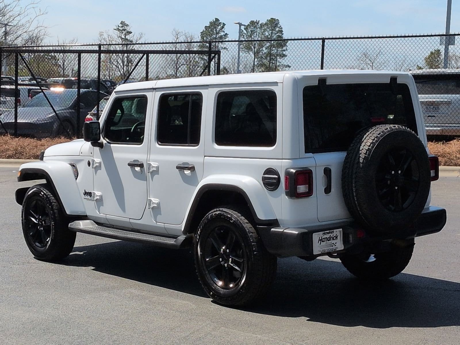 2022 Jeep Wrangler Unlimited Sahara Altitude photo 3