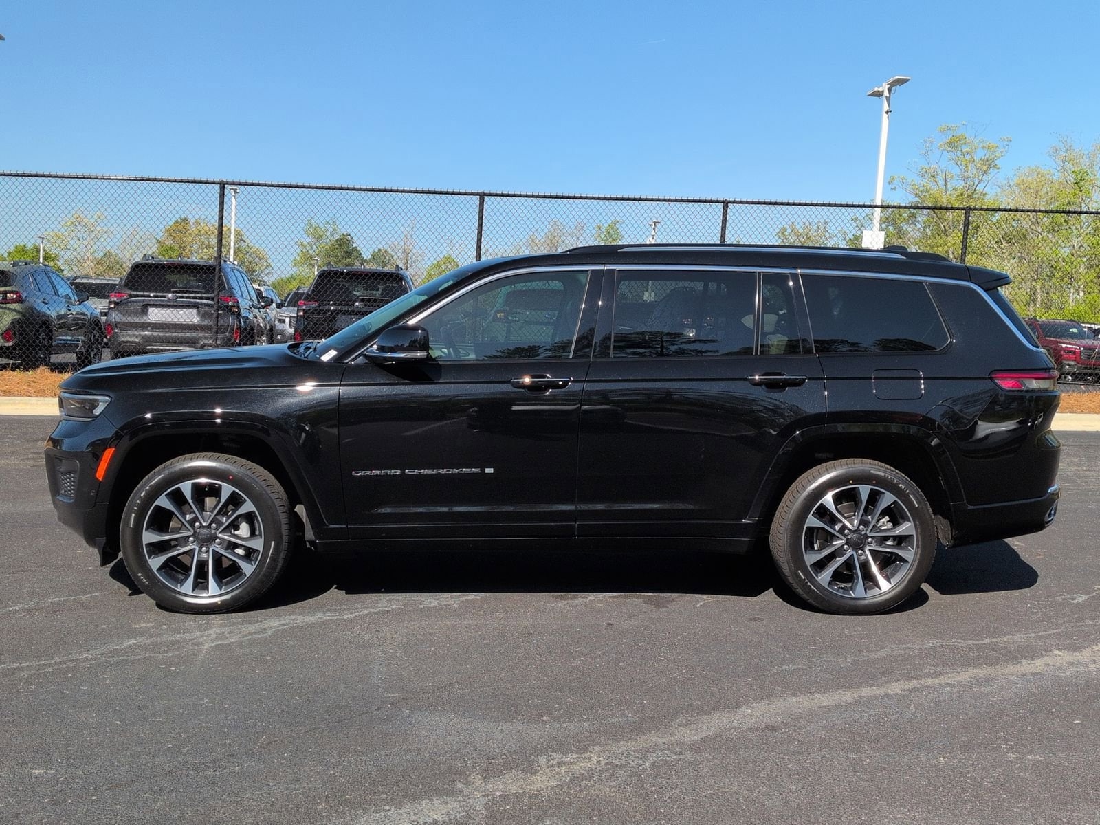 2022 Jeep Grand Cherokee L Overland photo 6