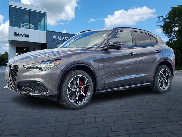 2025 Alfa Romeo Stelvio Sprint photo 2