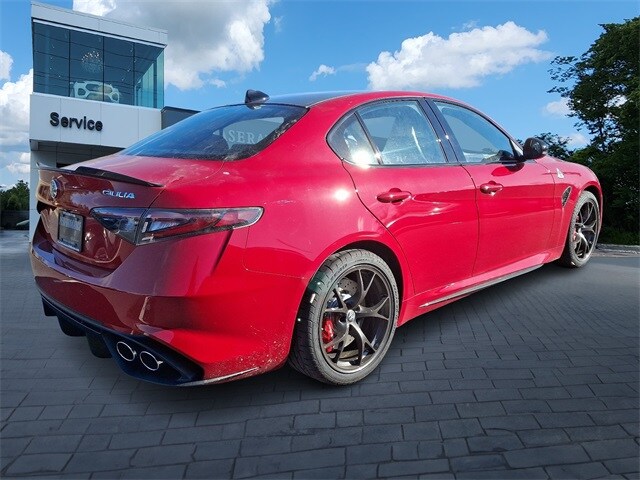 2024 Alfa Romeo Giulia Quadrifoglio photo 4