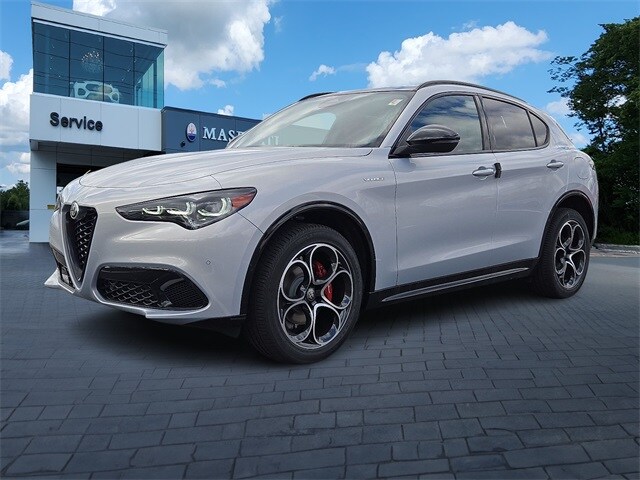 2025 Alfa Romeo Stelvio Sprint photo 2