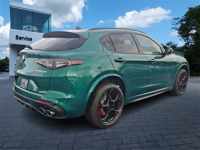 2024 Alfa Romeo Stelvio Quadrifoglio photo 4
