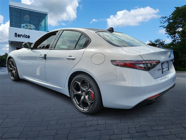 2024 Alfa Romeo Giulia Ti photo 3