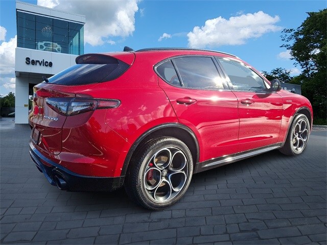 2024 Alfa Romeo Stelvio Ti photo 4