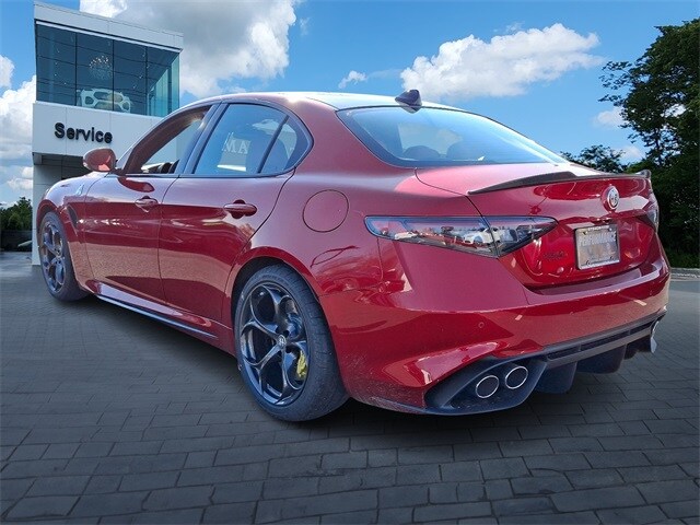 2024 Alfa Romeo Giulia Quadrifoglio photo 3