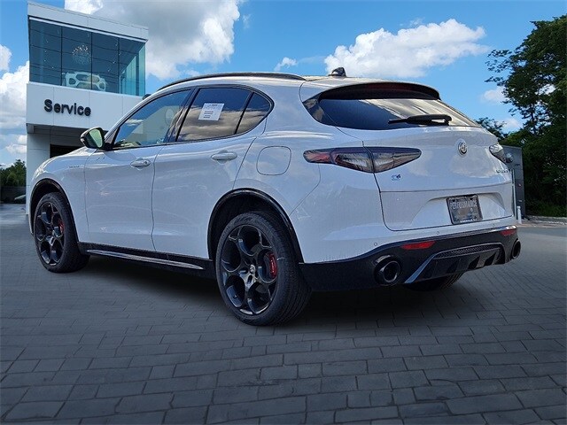 2025 Alfa Romeo Stelvio Sprint photo 3