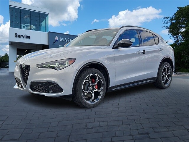 2025 Alfa Romeo Stelvio Sprint photo 2