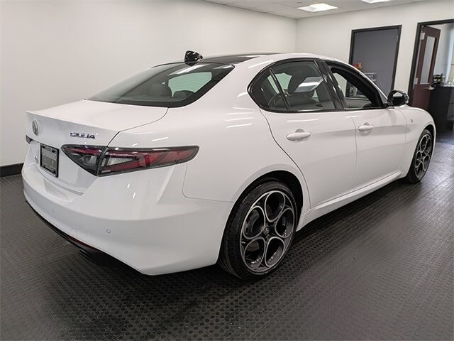 2024 Alfa Romeo Giulia Ti photo 4