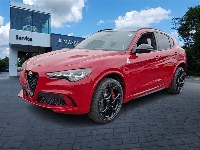2024 Alfa Romeo Stelvio Quadrifoglio Sport photo 2