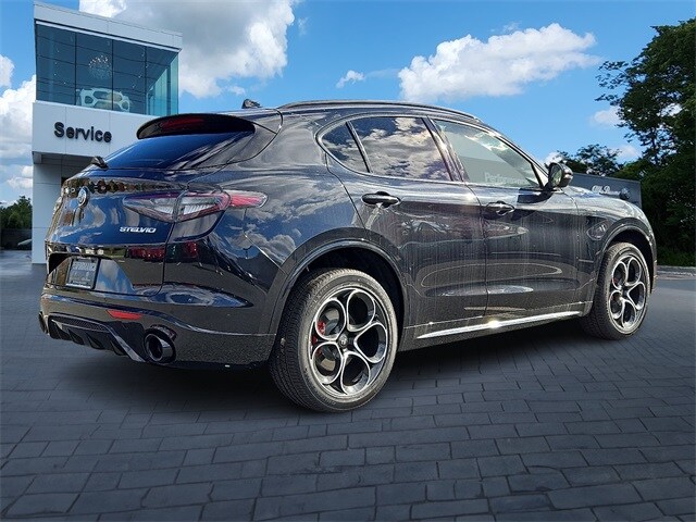 2025 Alfa Romeo Stelvio Sprint photo 4