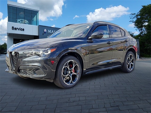 2025 Alfa Romeo Stelvio Sprint photo 2