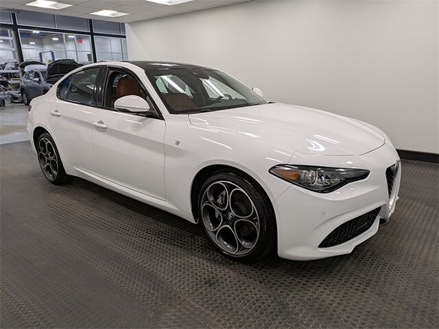 2022 Alfa Romeo Giulia Ti photo 2