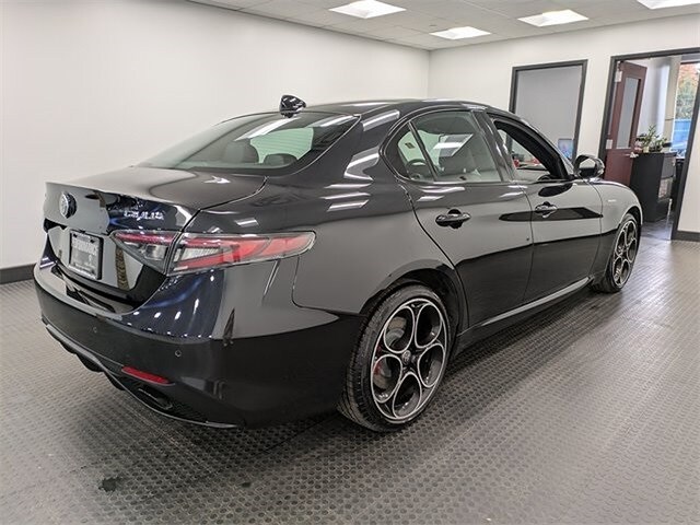 2024 Alfa Romeo Giulia Ti photo 4