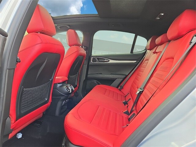 2025 Alfa Romeo Stelvio Sprint photo 4