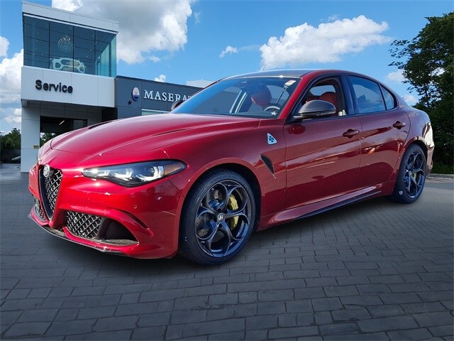 2024 Alfa Romeo Giulia Quadrifoglio photo 2