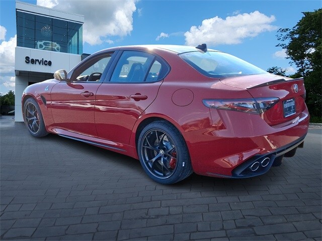 2024 Alfa Romeo Giulia Quadrifoglio photo 3