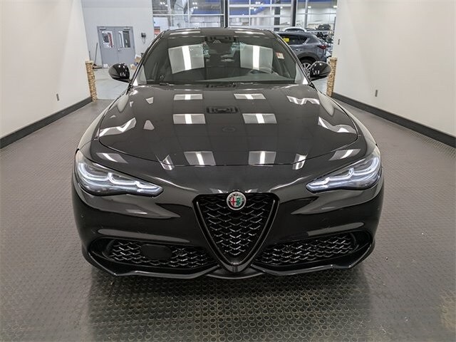 2024 Alfa Romeo Giulia Ti photo 2