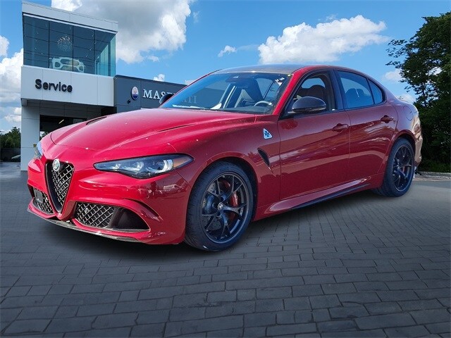2024 Alfa Romeo Giulia Quadrifoglio photo 2