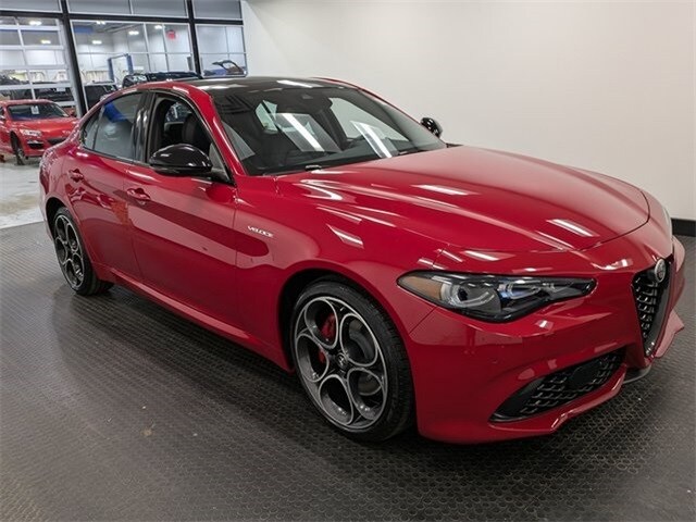 2024 Alfa Romeo Giulia Ti - VELOCE photo 3