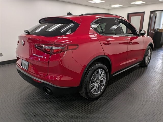 2023 Alfa Romeo Stelvio Sprint photo 4