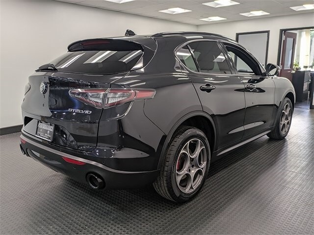 2024 Alfa Romeo Stelvio Sprint photo 4