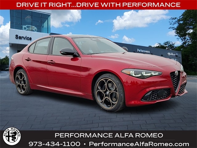 2025 Alfa Romeo Giulia Intensa's photo
