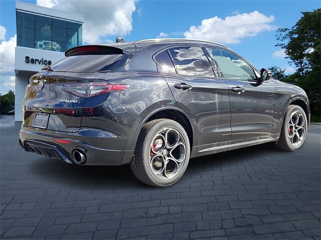 2025 Alfa Romeo Stelvio Sprint photo 4
