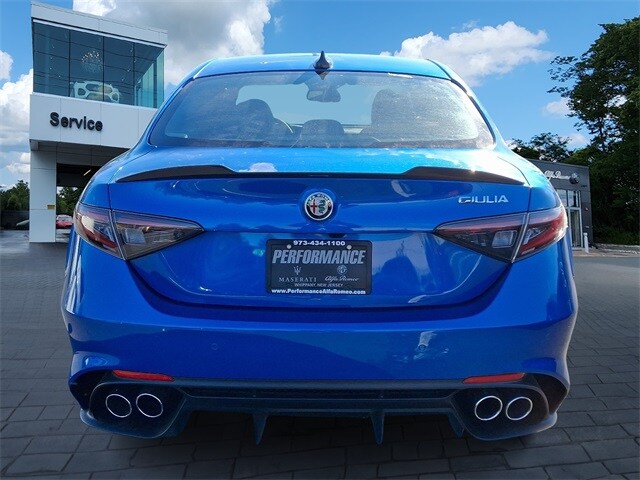 2024 Alfa Romeo Giulia Quadrifoglio photo 4