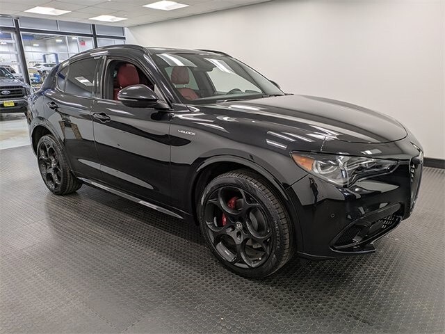 2024 Alfa Romeo Stelvio Ti photo 3