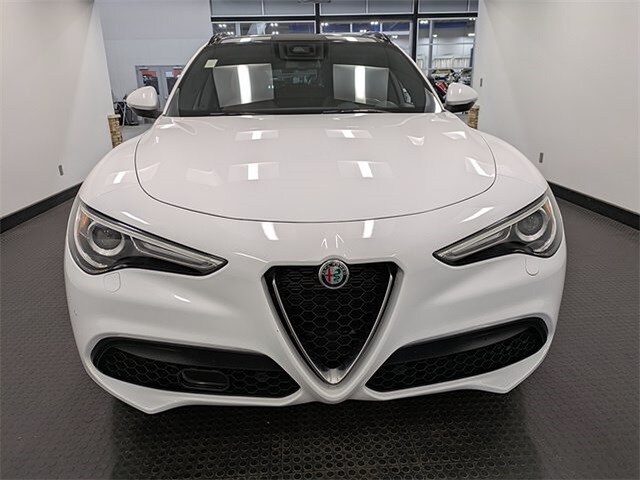 2023 Alfa Romeo Stelvio Ti photo 2
