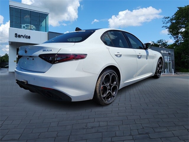 2024 Alfa Romeo Giulia Ti photo 4