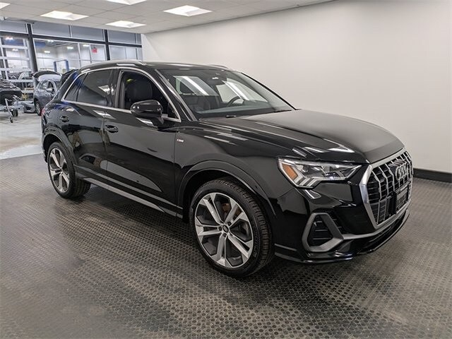 2020 Audi Q3 45 TFSI S line Premium photo 2