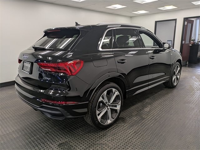 2020 Audi Q3 45 TFSI S line Premium photo 3