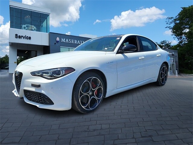 2024 Alfa Romeo Giulia Ti photo 2