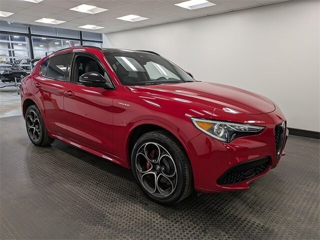 2023 Alfa Romeo Stelvio Ti photo 3