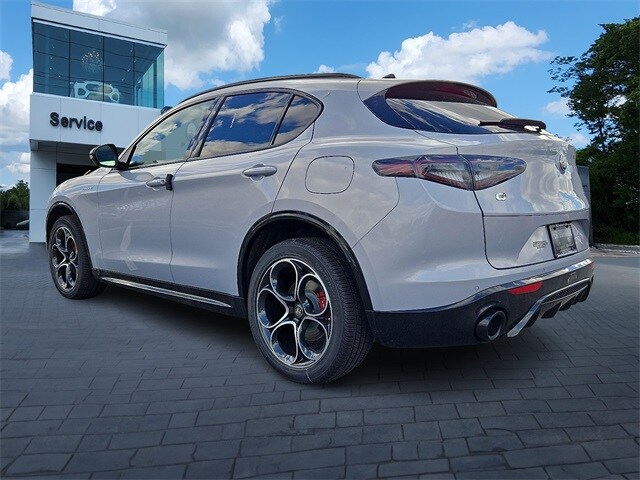 2025 Alfa Romeo Stelvio Sprint photo 3