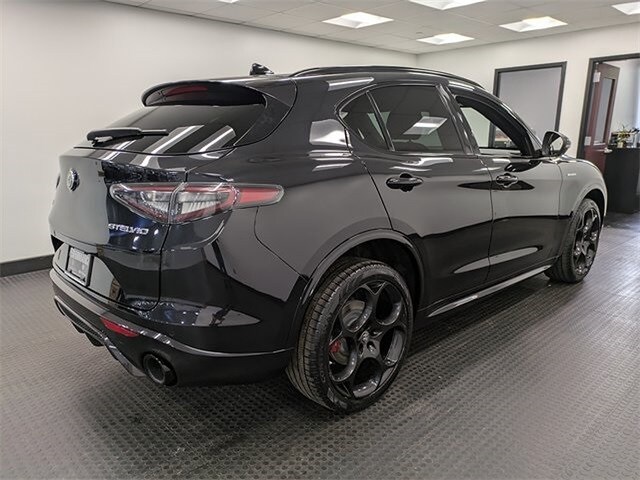 2024 Alfa Romeo Stelvio Ti photo 4