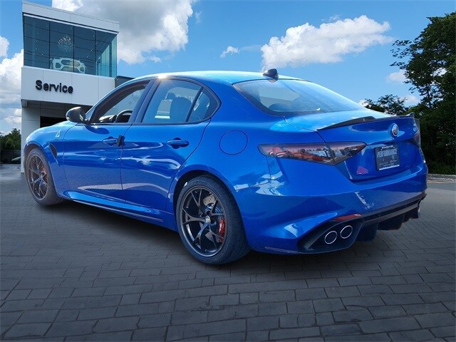2024 Alfa Romeo Giulia Quadrifoglio photo 3